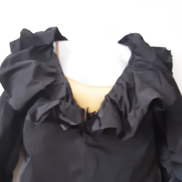Dinh Ba Feminine Cropped Black Taffeta Jacket - Picture 2 of 8